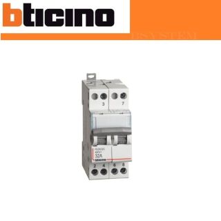 COMMUTATORE CON ZERO CENTRALE 2NO 32A F62N32C BTDIN BTICINO