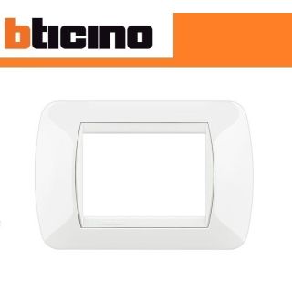 PLACCA 3 FORI BTICINO LIVING LIGHT BIANCO L4803BI CON CORNICE INTERNA.